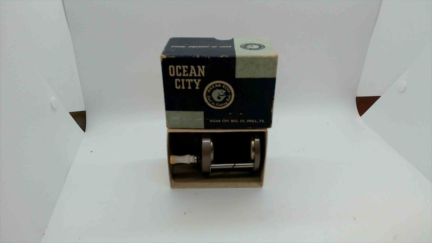 Vintage Ocean City No. 1581 Level Wind Baitcasting Reel – 100 Yards – In Original Box