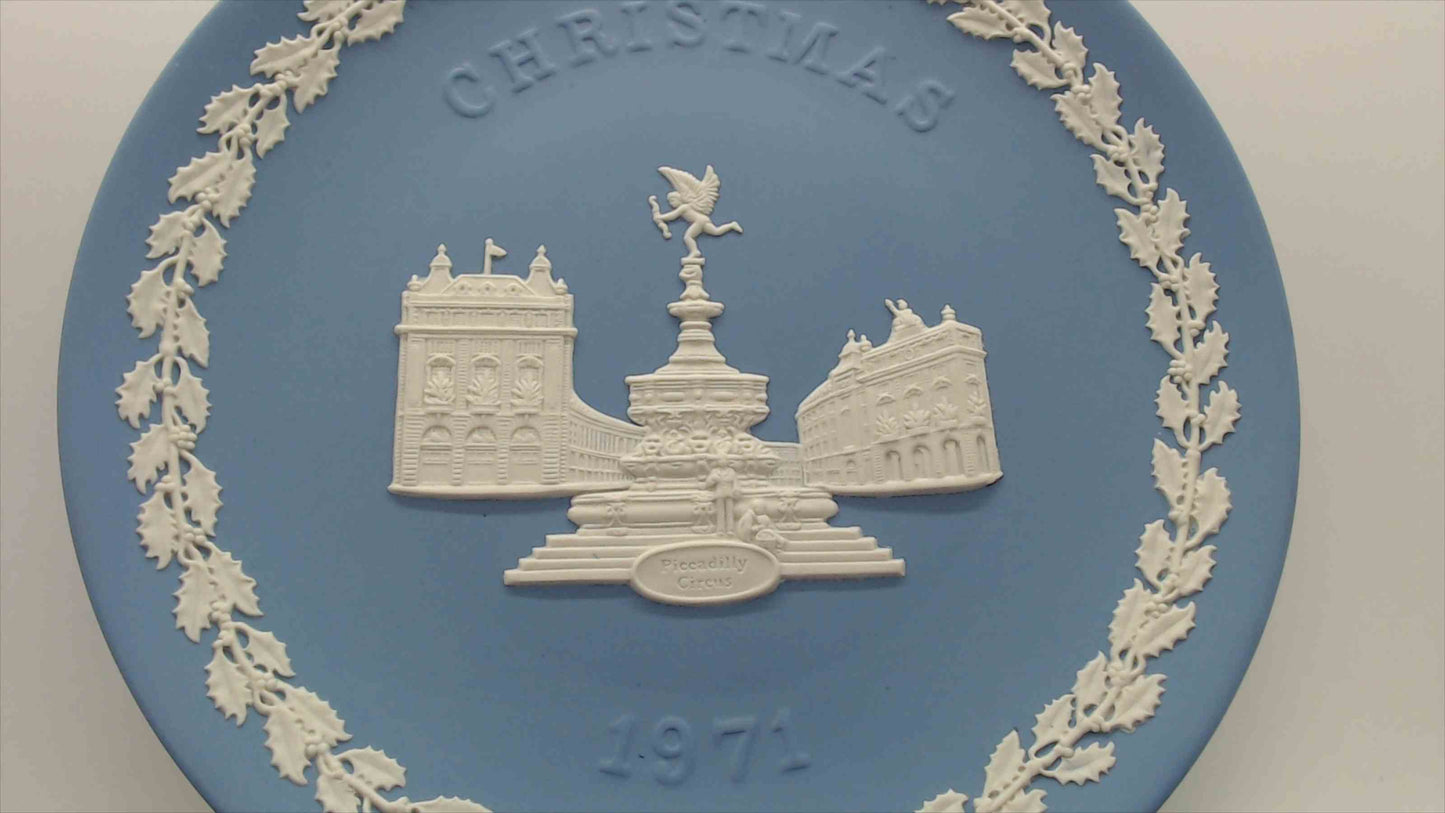 1971 Wedgwood Christmas Plate – Piccadilly Circus – Made in England – New in Box