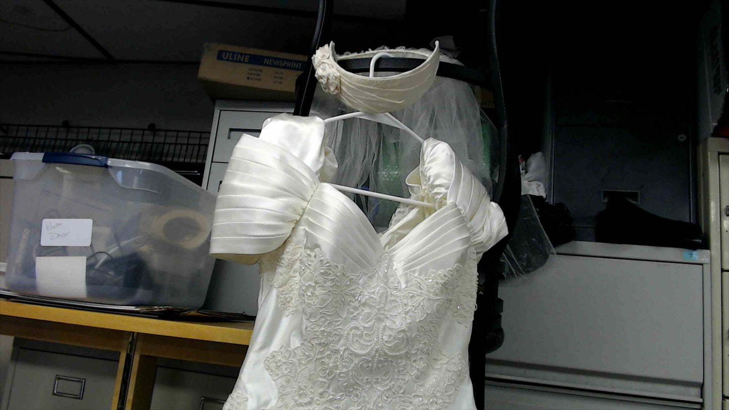 Alfred Angelo Dream Maker Satin Wedding Dress – Beaded Lace Bodice & Long Train – Includes Matching Headpiece