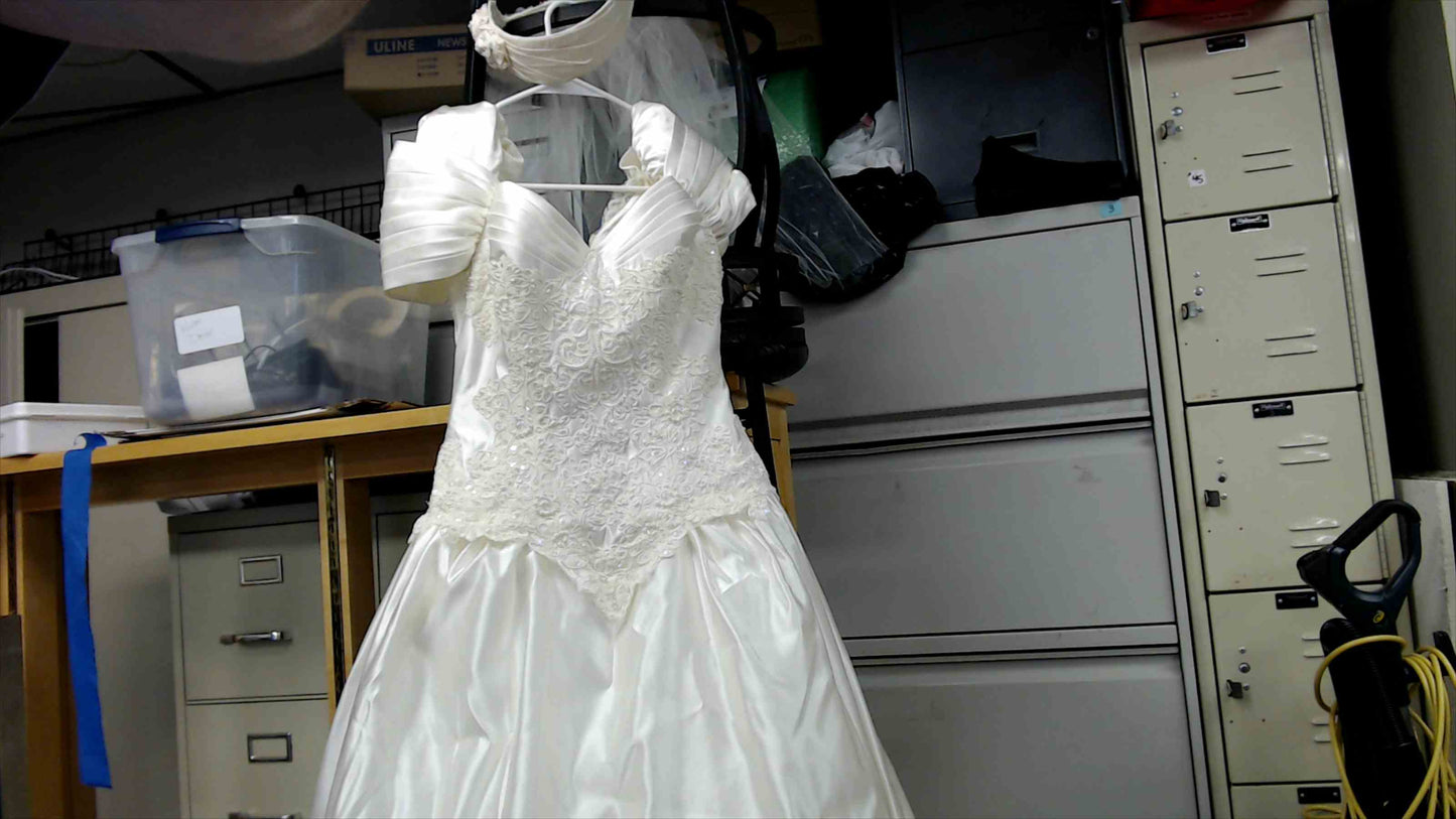 Alfred Angelo Dream Maker Satin Wedding Dress – Beaded Lace Bodice & Long Train – Includes Matching Headpiece