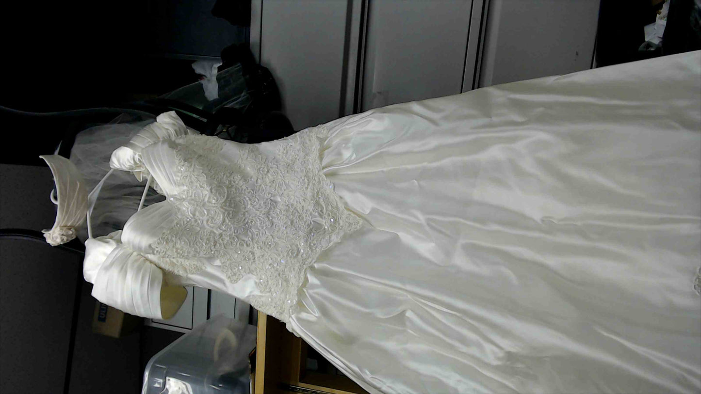 Alfred Angelo Dream Maker Satin Wedding Dress – Beaded Lace Bodice & Long Train – Includes Matching Headpiece