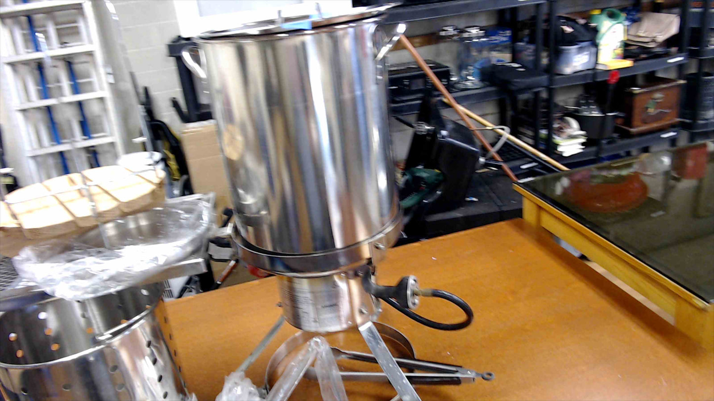 Complete Stainless Steel Crab Steaming Kit with Propane Burner – Gently Used