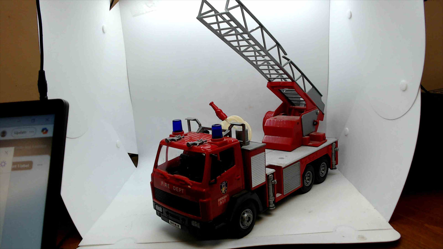Dickie Toys Fire Dept Rescue Fire Truck with Extendable Ladder – Vintage Style