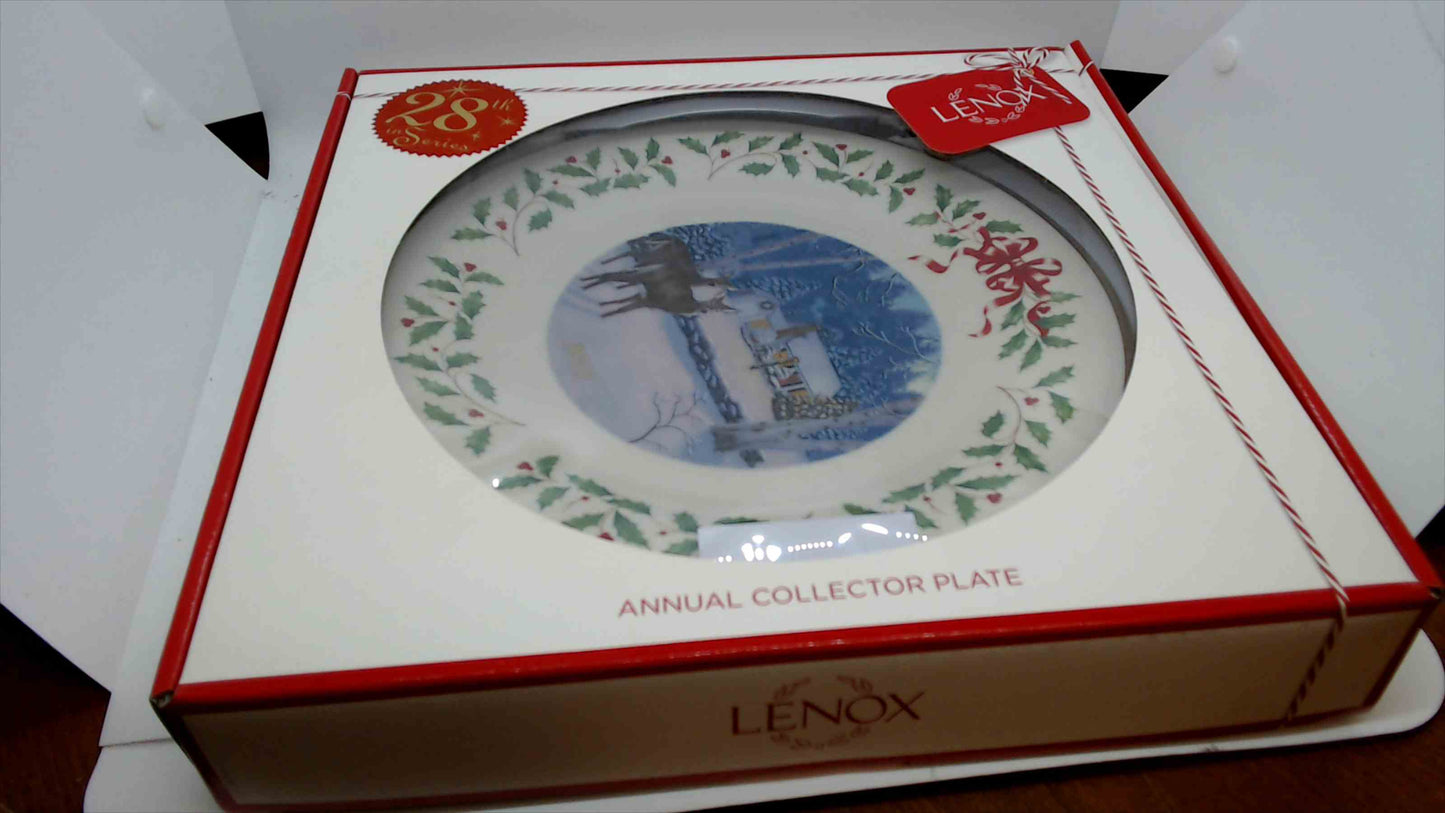 Lenox 28th Annual Collector Plate – Holiday Series with Holly & Winter Scene 2018