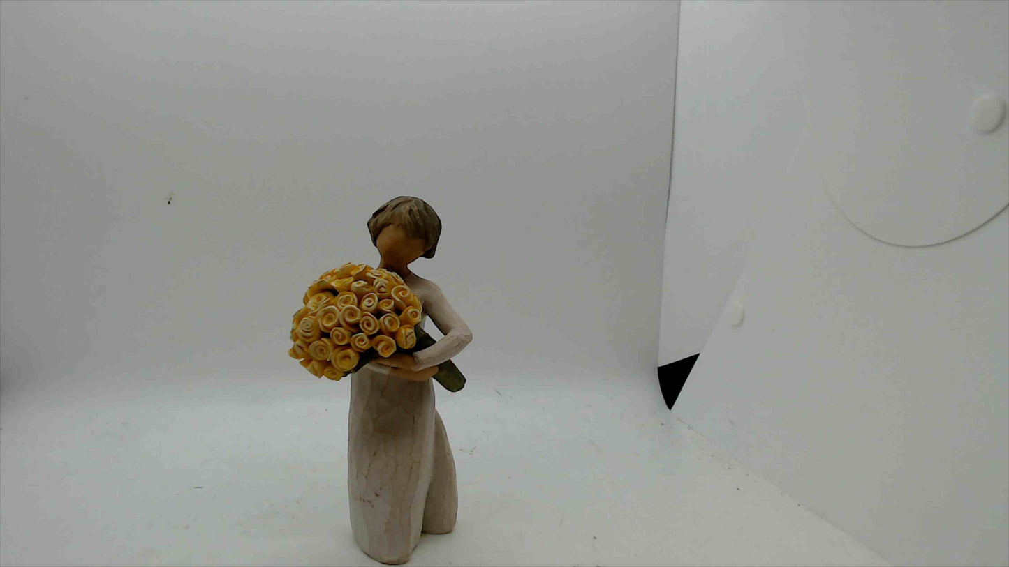 Willow Tree Figurine – Good Cheer with Yellow Rose Bouquet by Susan Lordi