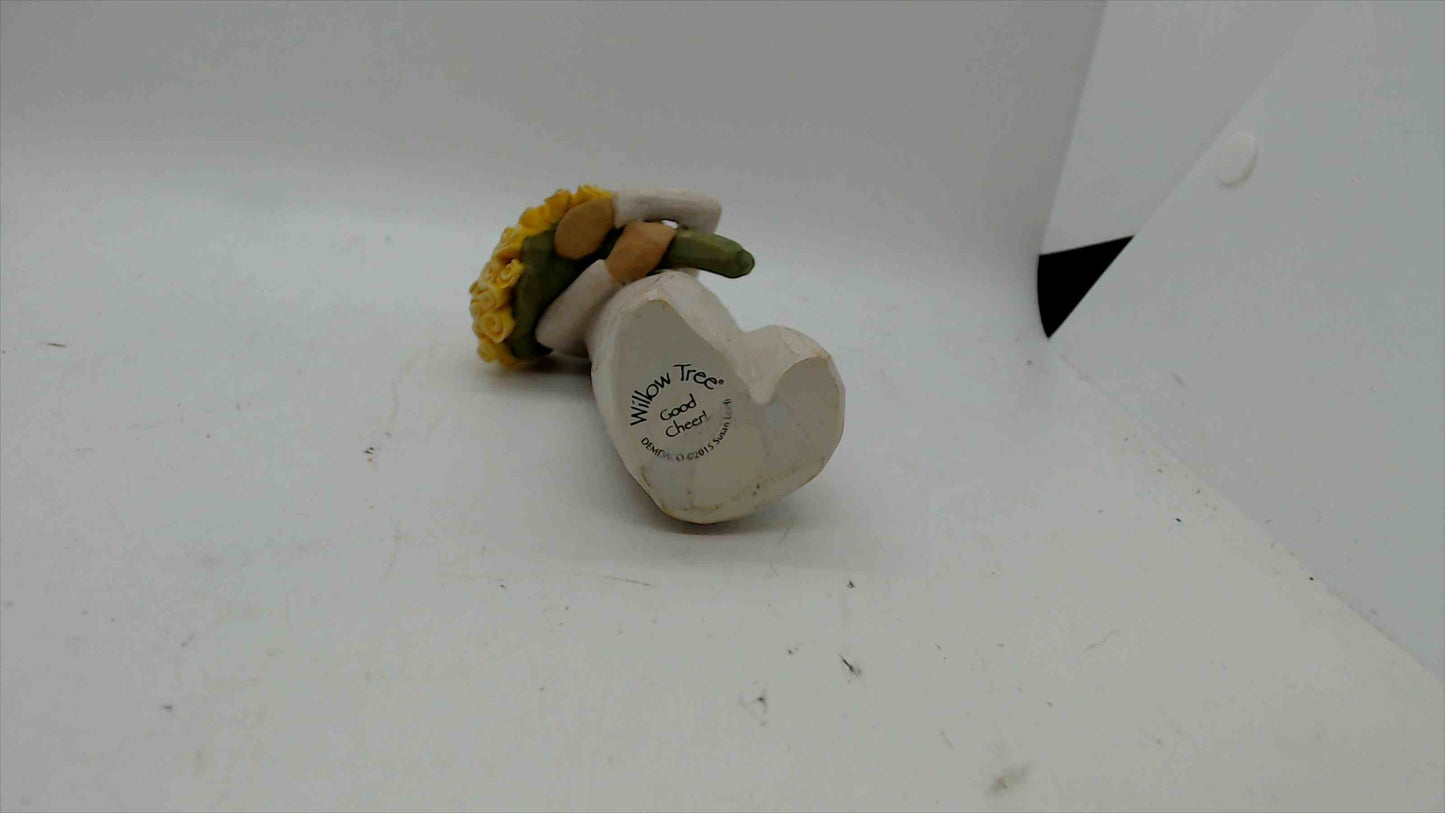 Willow Tree Figurine – Good Cheer with Yellow Rose Bouquet by Susan Lordi