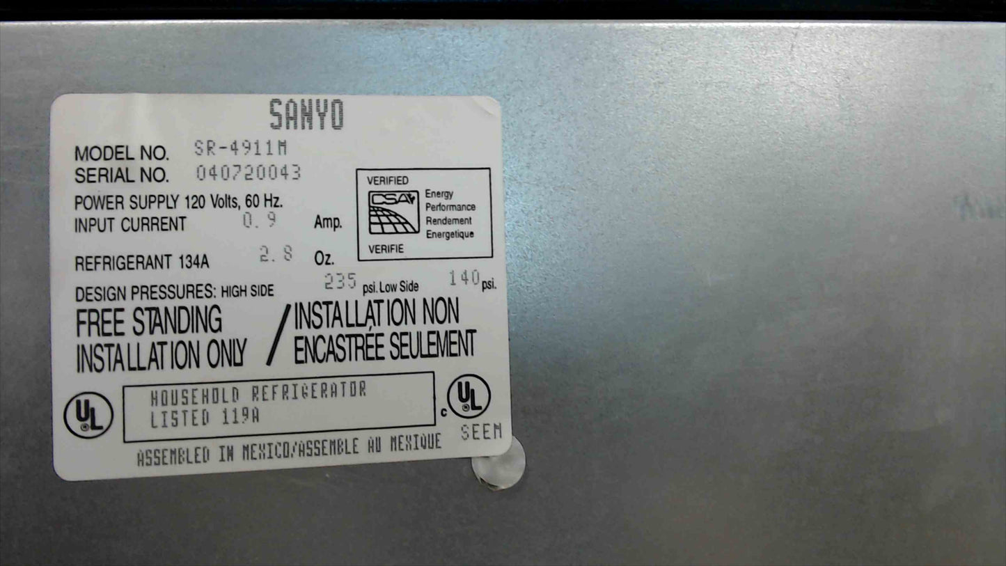 SANYO SR-4911M Compact Mini Fridge w/ Door Storage & Lock – Tested & Working