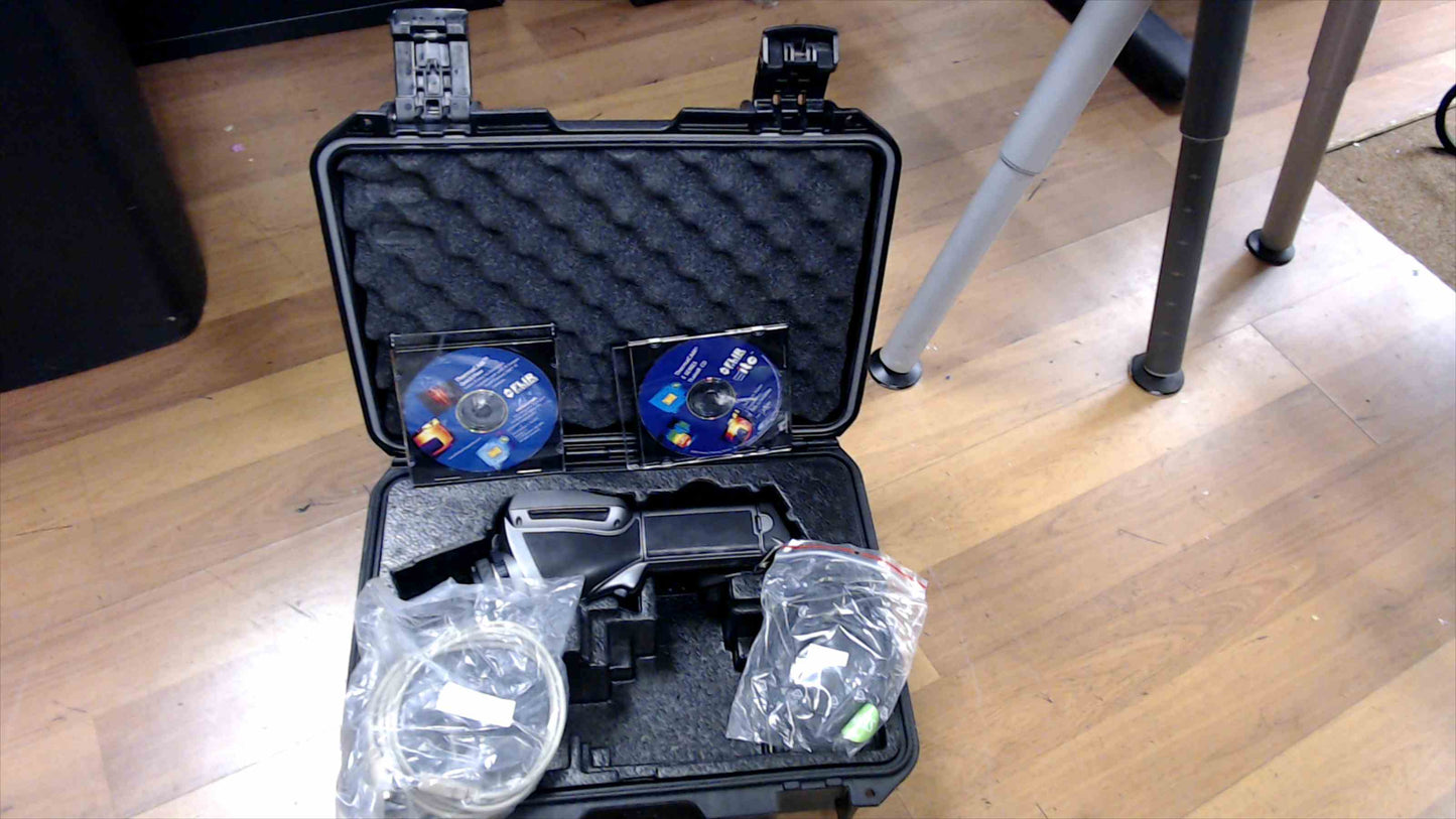 FLIR ThermaCAM E45 Infrared Camera Kit – Case, 2 Batteries, Cables & Software (No Charger)