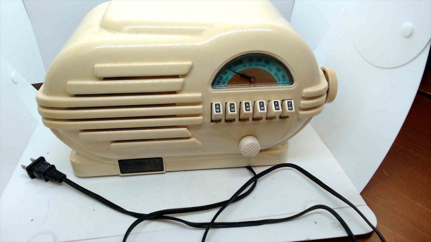 Crosley CR-3 “Collector’s/Limited Edition” AM/FM Radio & Cassette – Cream – AM Works, FM Not Working