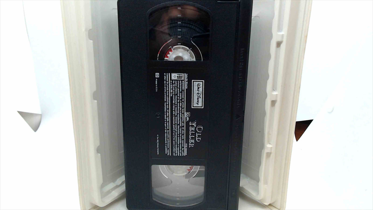 Disney’s Old Yeller — VHS (Walt Disney Family Film Collection) Clamshell — Excellent Condition