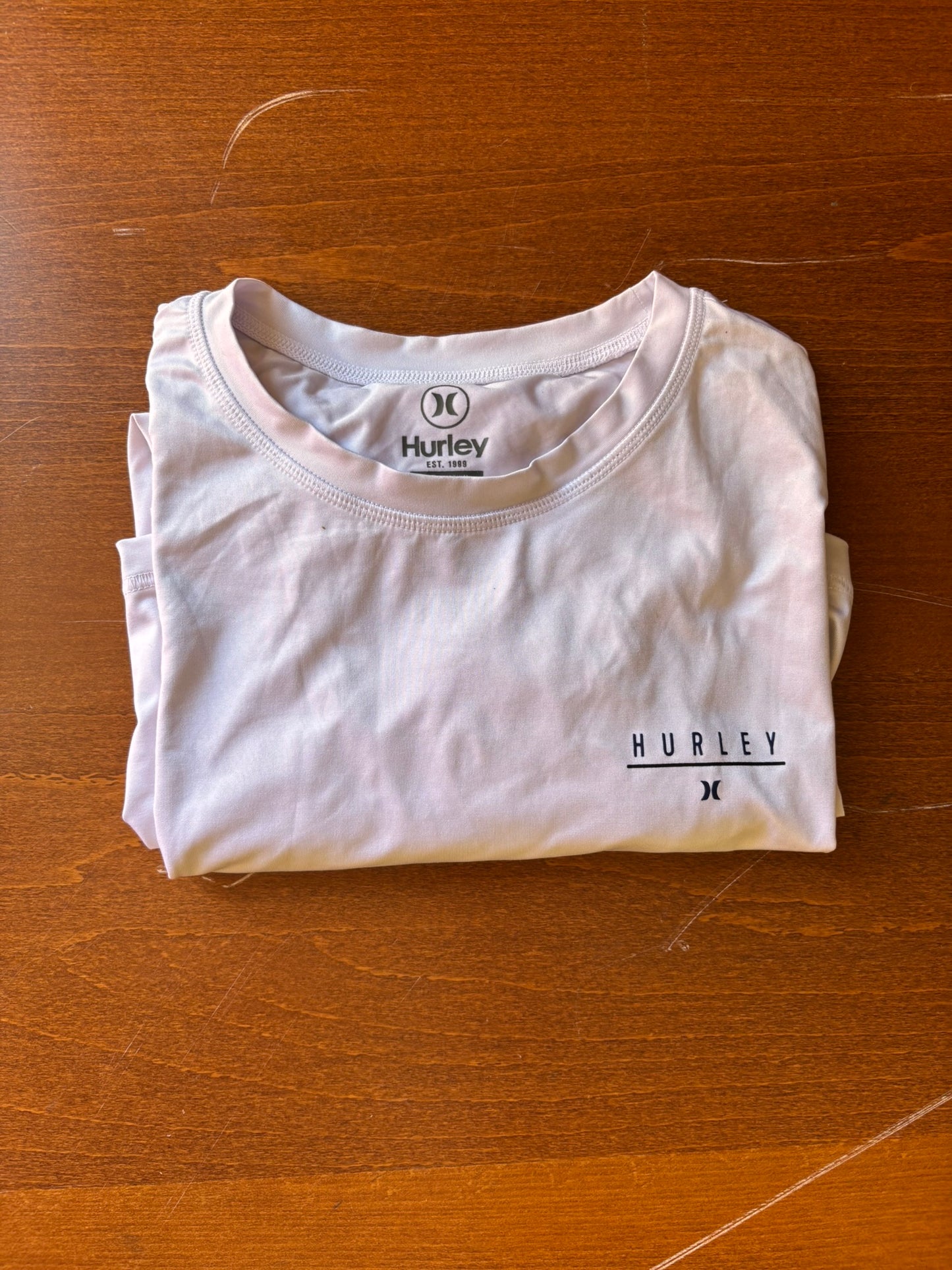 Hurley Men’s White Graphic T-Shirt – USA Flag Logo (Limited Edition)