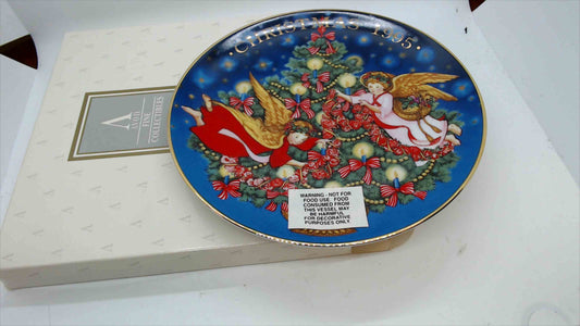 Avon Christmas 1995 Collector Plate – Angels & Tree Design – Fine Collectibles Series – NIB