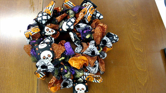 🎃 Handmade Halloween Deco Mesh Ribbon Wreath – Spooky Skull & Pumpkin Design 🕸️