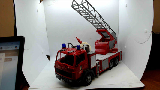 Dickie Toys Fire Dept Rescue Fire Truck with Extendable Ladder – Vintage Style