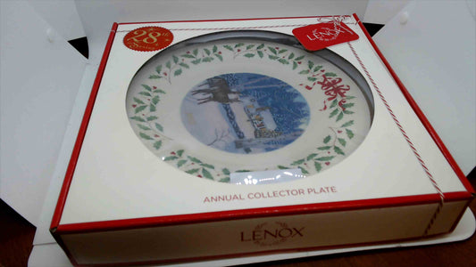 Lenox 28th Annual Collector Plate – Holiday Series with Holly & Winter Scene 2018