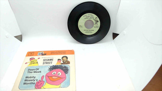 Sesame Street Roosevelt Franklin “Days of the Week / Mobity Mosely’s Months” 45 w/ Picture Book (1970) – Columbia Book & Record Library CC75012