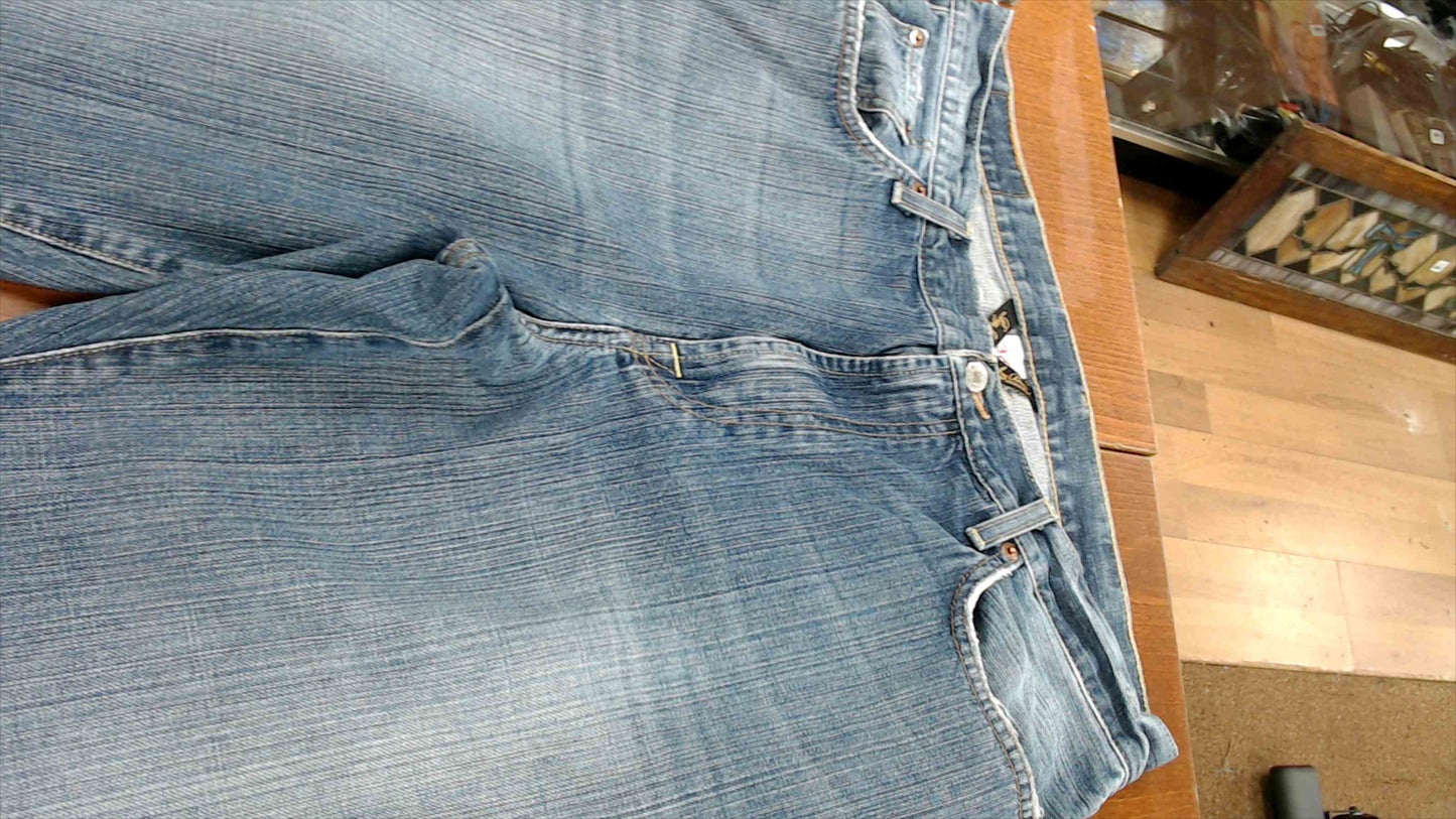Lucky Brand Dungarees by Gene Montesano Men’s Jeans – Classic Fit, Regular Length, Size 36, Medium Wash