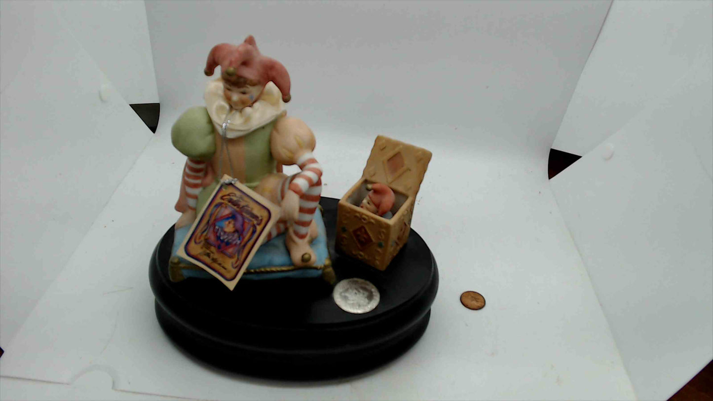 Willitts Galleries “The Entertainers” #6255 Limited Edition Musical Figurine – Plays “Camelot” – 8” Tall