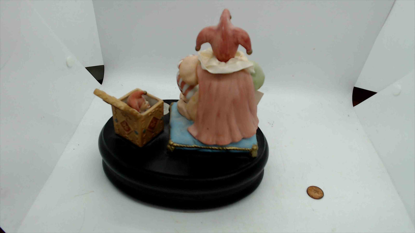 Willitts Galleries “The Entertainers” #6255 Limited Edition Musical Figurine – Plays “Camelot” – 8” Tall