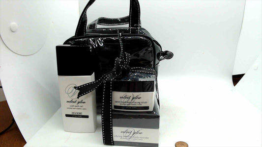 Spa di Milano “Velvet Glow” Travel Gift Set – Bath Gel, Resurfacing Scrub & Shimmer Body Powder in Black Tote