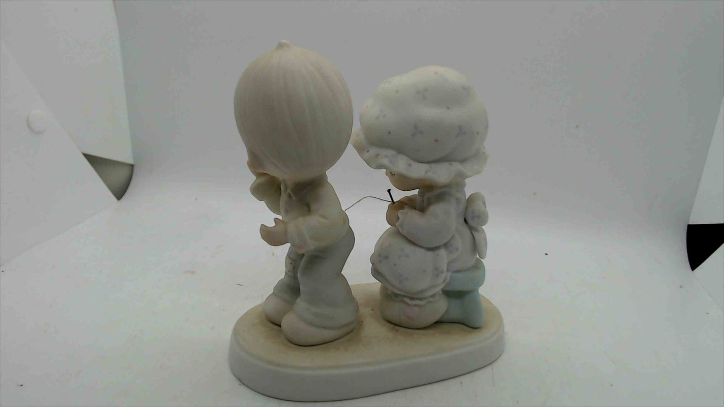 Precious Moments “Sew in Love” Figurine – 1987 Samuel J. Butcher – Enesco #106844 – Taiwan R.O.C.