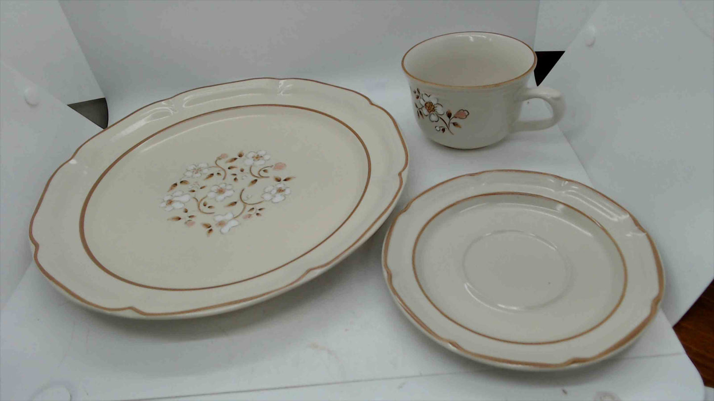 Covington Edition “Idlewild” Stoneware Set – 32 Pieces – 9 Dinner Plates, 9 Salad Plates, 14 Cups – Japan – Like New