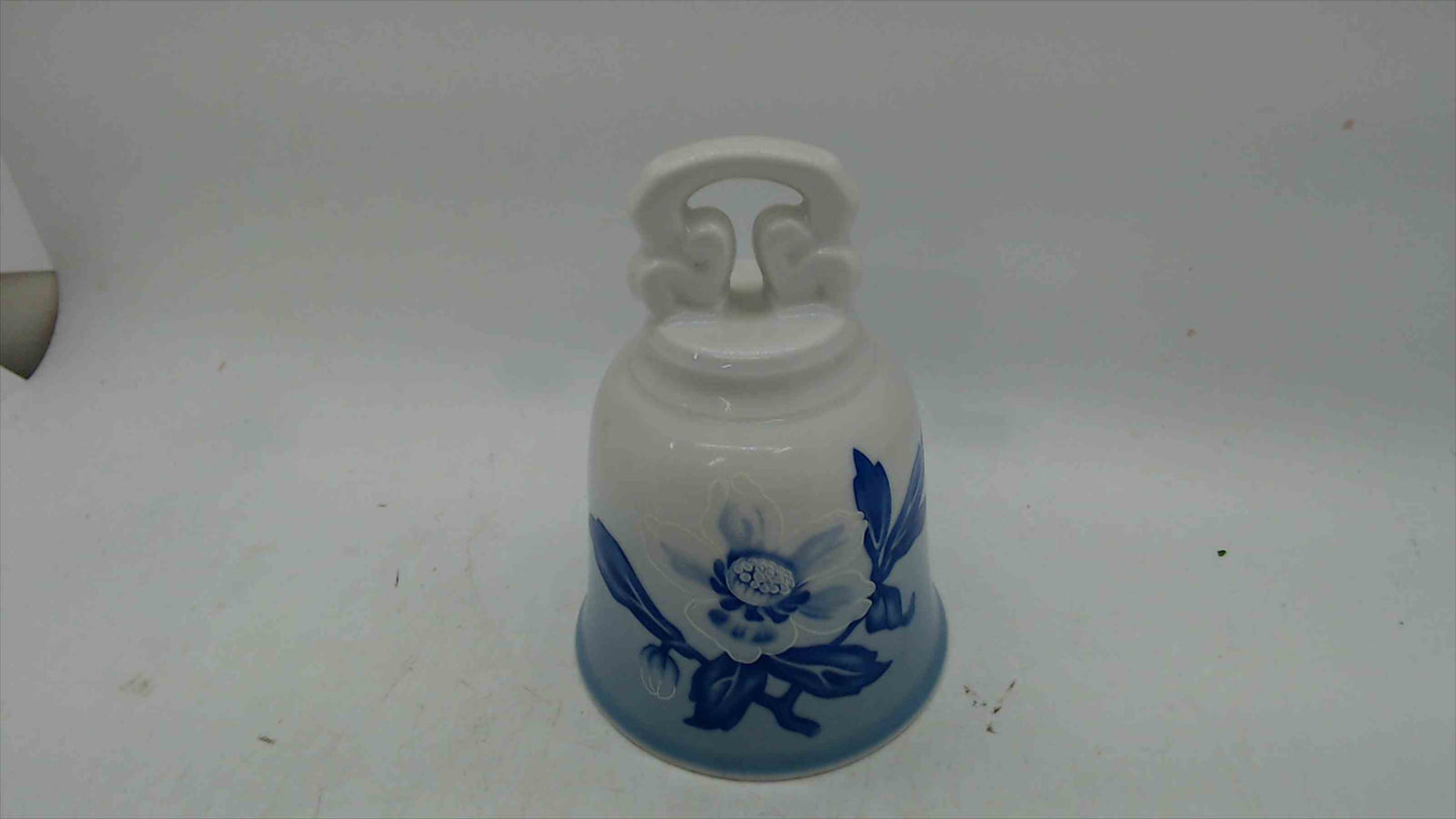 Bing & Grøndahl Copenhagen Porcelain Bell #2172 – Blue Floral – 4" – Danbury Mint Exclusive – Denmark