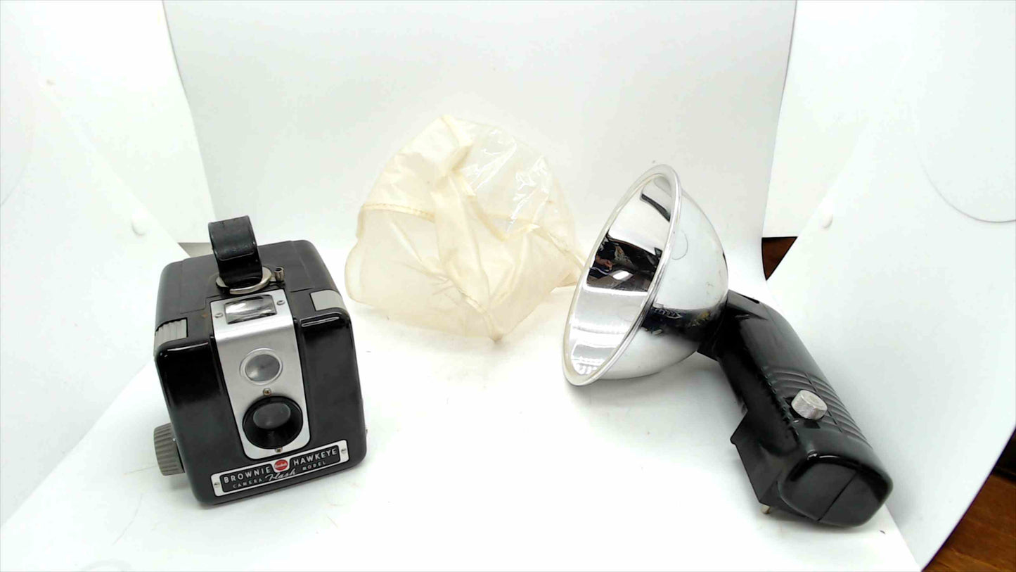 Vintage Kodak Brownie Hawkeye Flash Outfit Camera & Kodalite Flash – Untested w/ Box