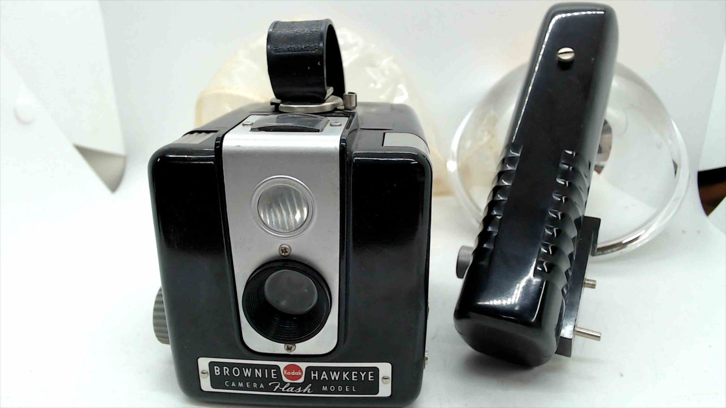 Vintage Kodak Brownie Hawkeye Flash Outfit Camera & Kodalite Flash – Untested w/ Box