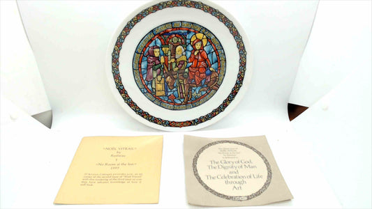 Henri d’Arceau Limoges “Noël Vitrail 3ème – Refus d’Hébergement / No Room at the Inn” Collector Plate w/ Paperwork 1977
