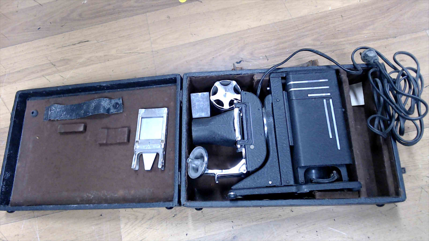 Vintage SVF “Picturo” Tri-Purpose Projector Model AAA w/ 2-Slide Changer & Case