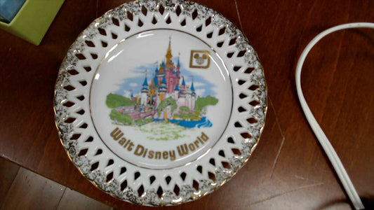 Walt Disney World Cinderella Castle Porcelain Collector Plate – Gold Lace Rim – Japan (7”)
