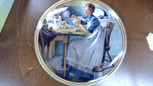 Norman Rockwell “Working in the Kitchen” Collector Plate – Edwin M. Knowles, Rediscovered Women, 8.5”, #16812A