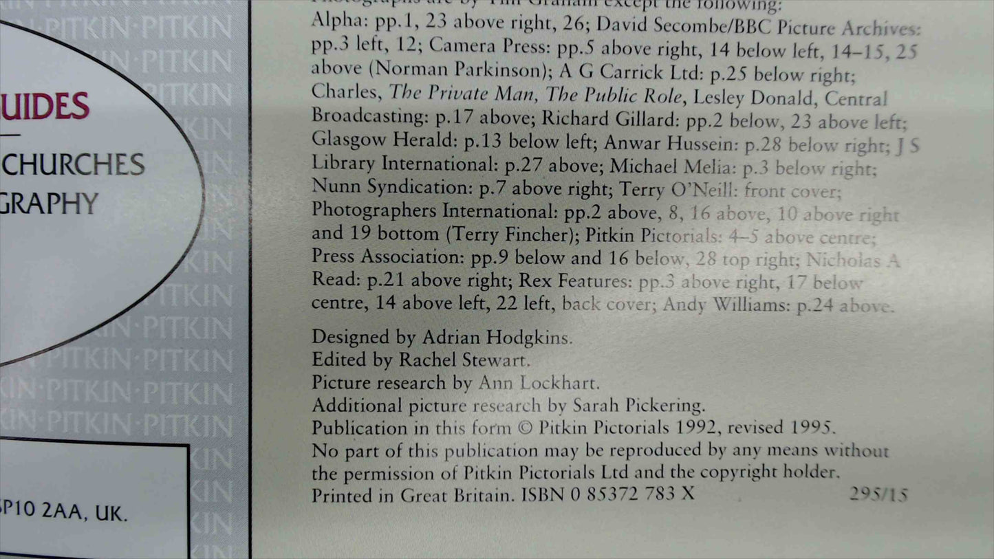 Her Majesty Queen Elizabeth II Pitkin Guide Booklet by Brian Hoey (1995 Revised Edition)