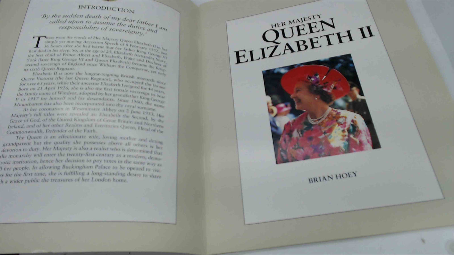 Her Majesty Queen Elizabeth II Pitkin Guide Booklet by Brian Hoey (1995 Revised Edition)