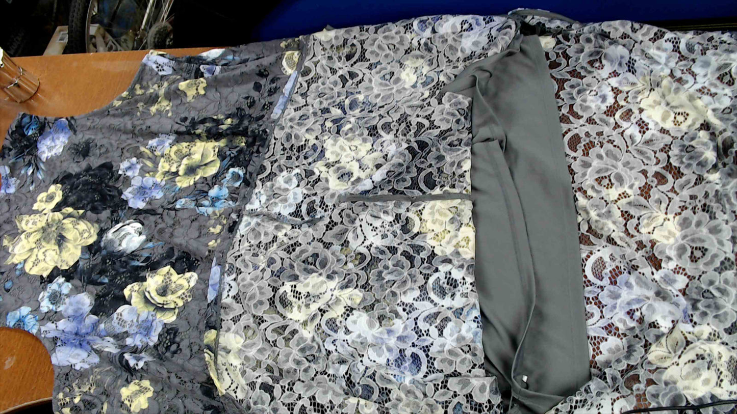 Attitudes by Renée Sleeveless Floral Lace Overlay Dress – 3XP – Gray Multi – Like New