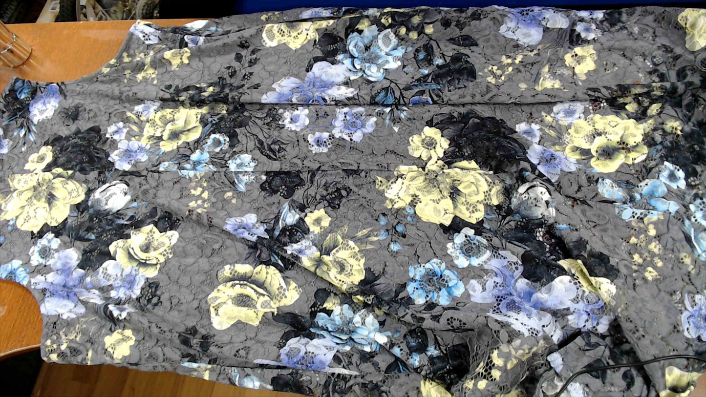 Attitudes by Renée Sleeveless Floral Lace Overlay Dress – 3XP – Gray Multi – Like New