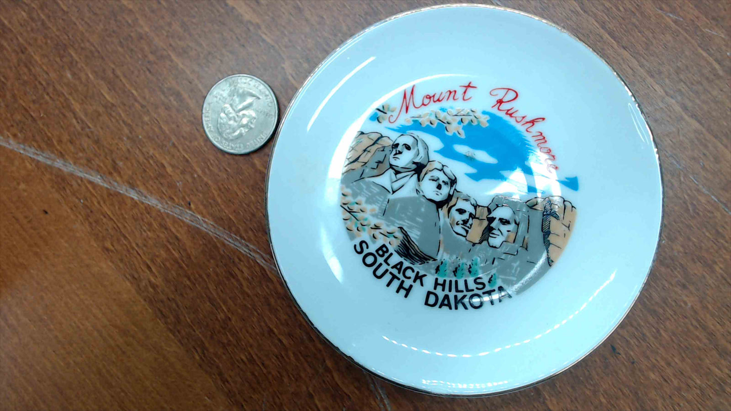 Vintage Mount Rushmore Black Hills South Dakota Souvenir Mini Plate — Japan, Gold Rim, 4"