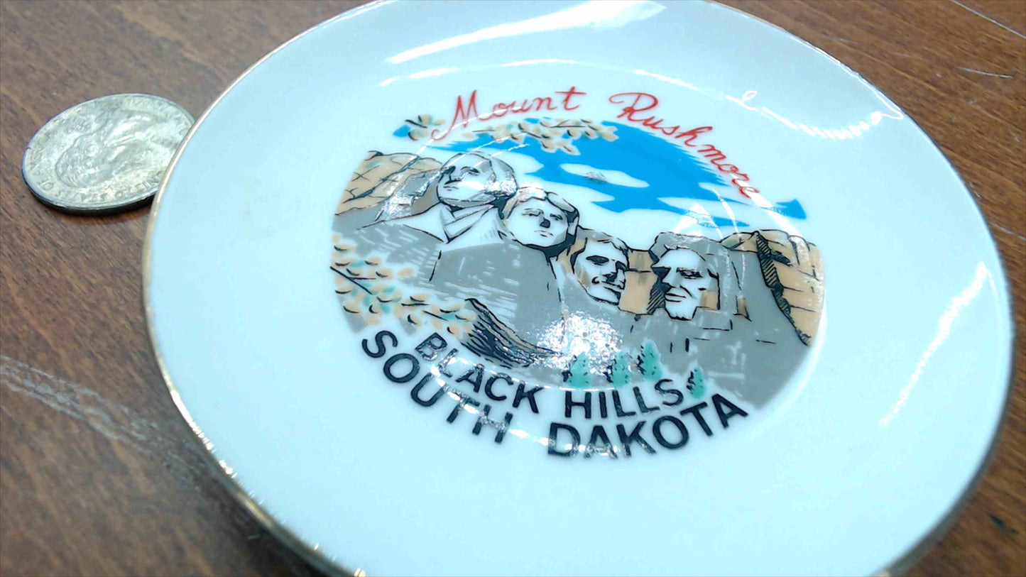 Vintage Mount Rushmore Black Hills South Dakota Souvenir Mini Plate — Japan, Gold Rim, 4"