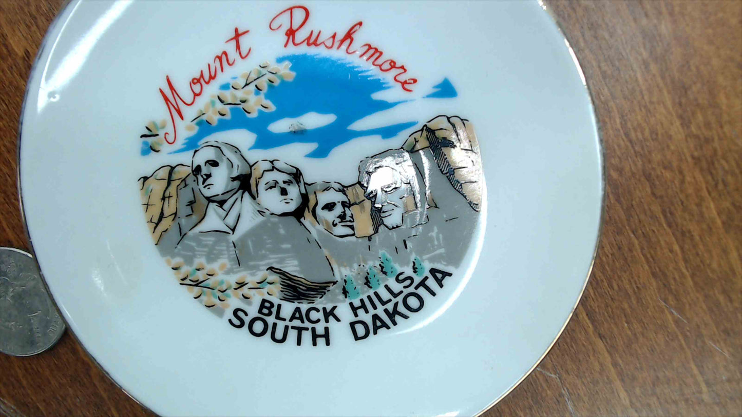 Vintage Mount Rushmore Black Hills South Dakota Souvenir Mini Plate — Japan, Gold Rim, 4"