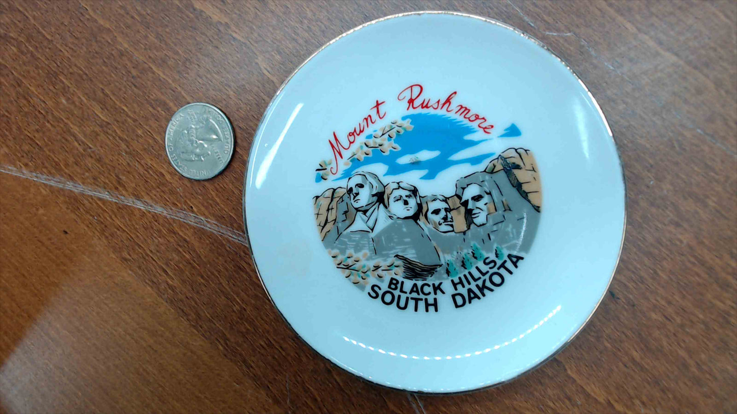 Vintage Mount Rushmore Black Hills South Dakota Souvenir Mini Plate — Japan, Gold Rim, 4"
