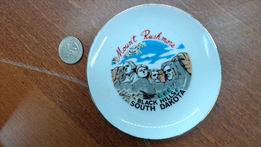 Vintage Mount Rushmore Black Hills South Dakota Souvenir Mini Plate — Japan, Gold Rim, 4"