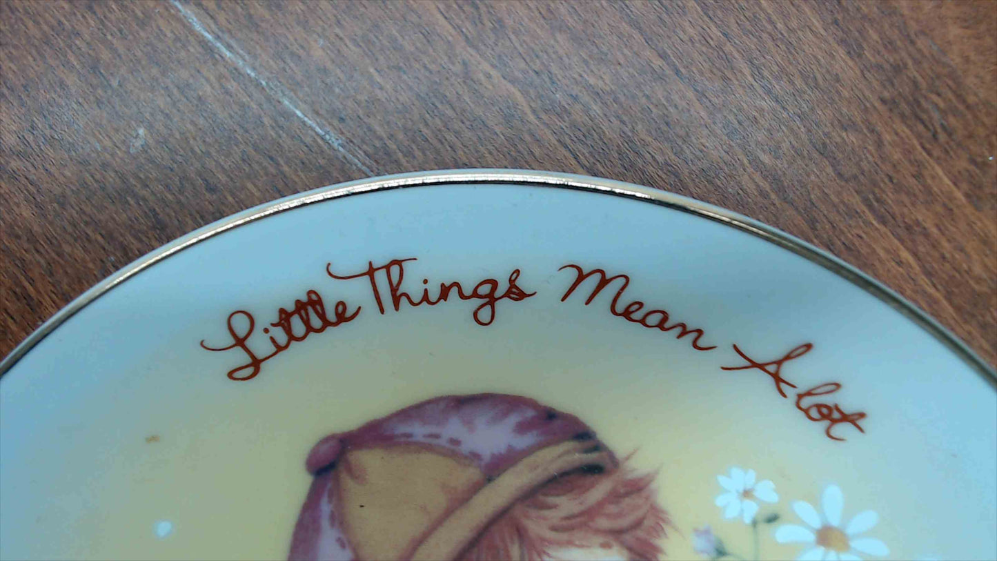 Avon 1982 Mother's Day Collector Plate — "Little Things Mean A Lot," Boy with Puppy & Daisies, Gold Rim, 5"