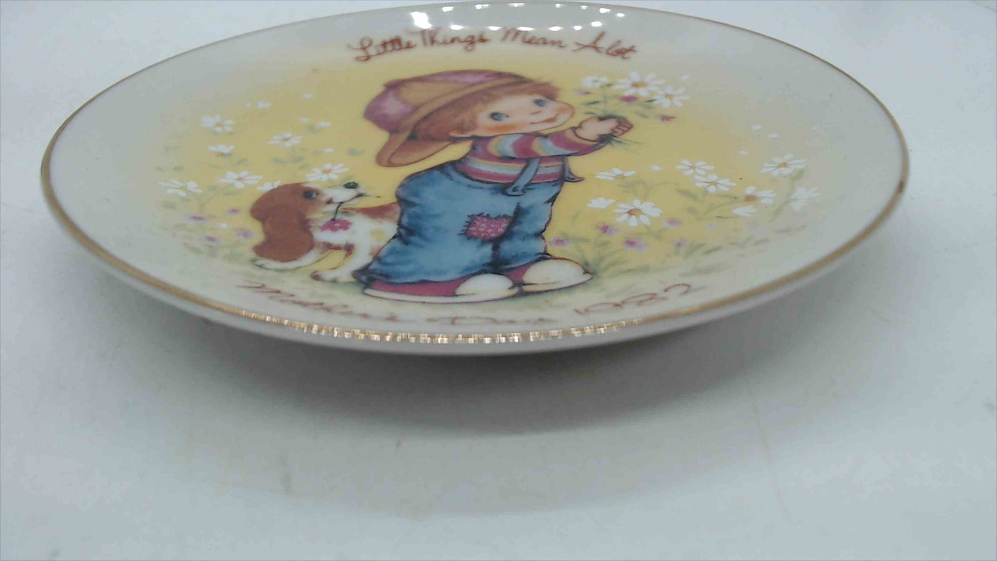 Avon 1982 Mother's Day Collector Plate — "Little Things Mean A Lot," Boy with Puppy & Daisies, Gold Rim, 5"