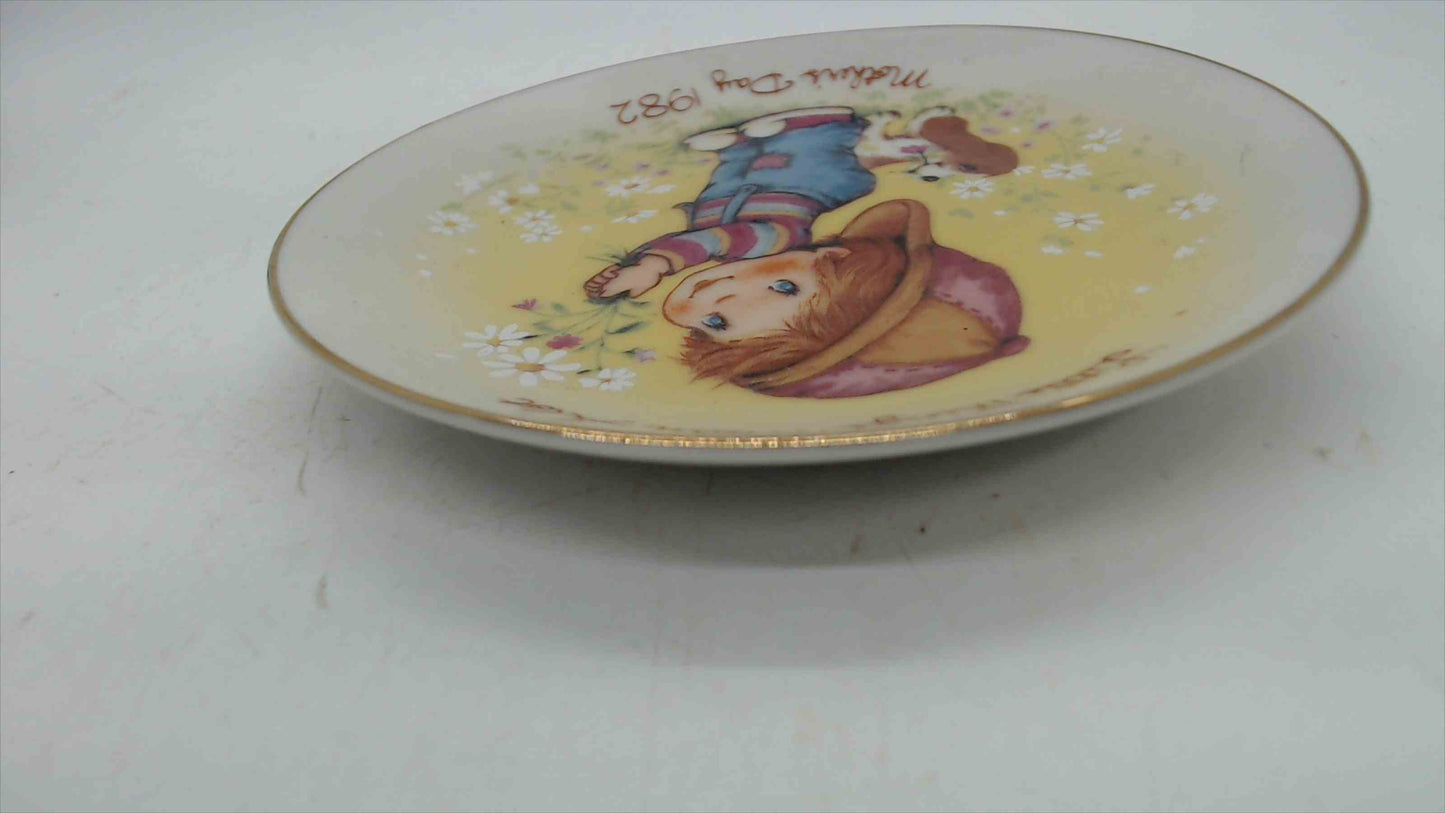 Avon 1982 Mother's Day Collector Plate — "Little Things Mean A Lot," Boy with Puppy & Daisies, Gold Rim, 5"