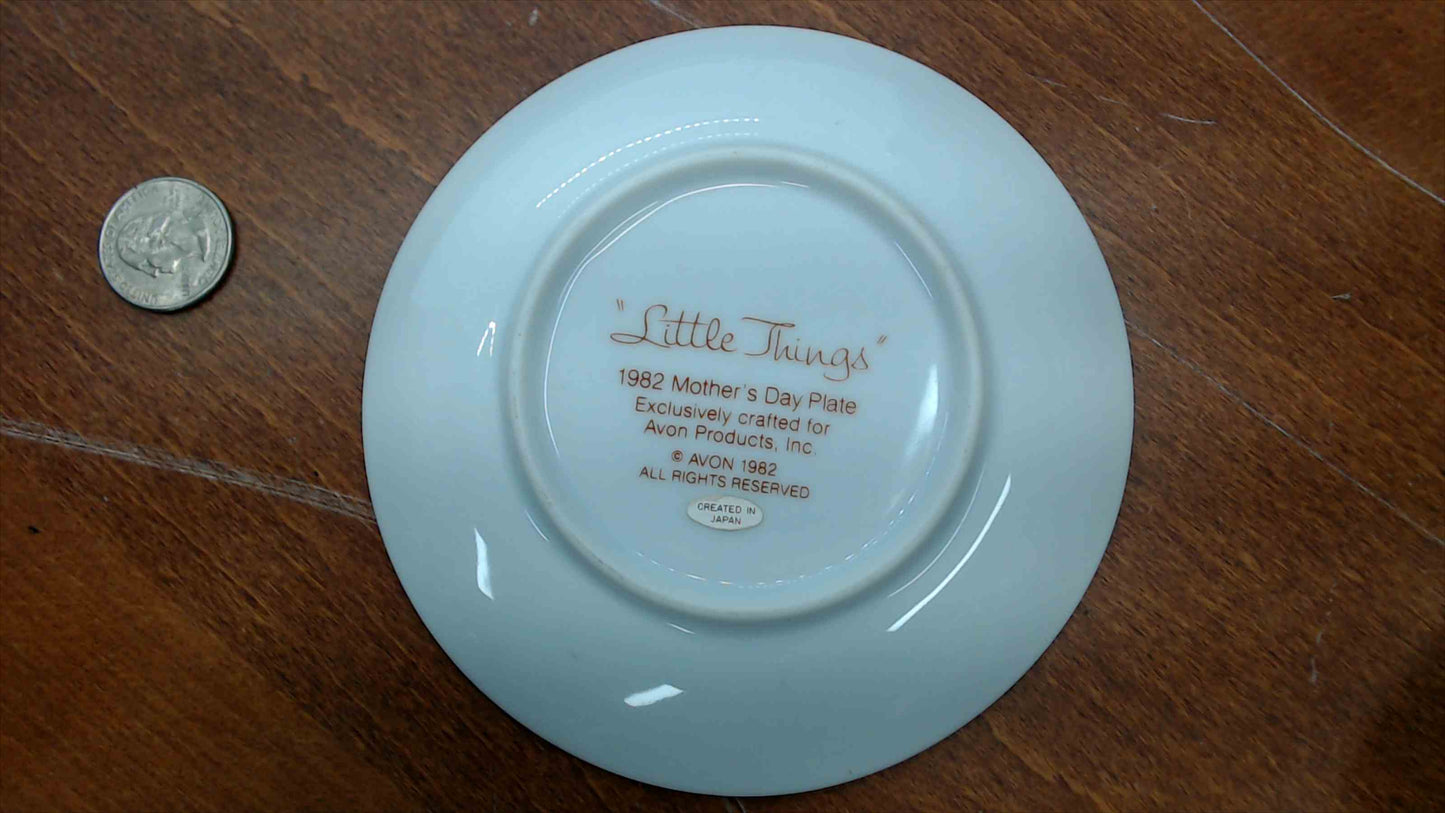 Avon 1982 Mother's Day Collector Plate — "Little Things Mean A Lot," Boy with Puppy & Daisies, Gold Rim, 5"