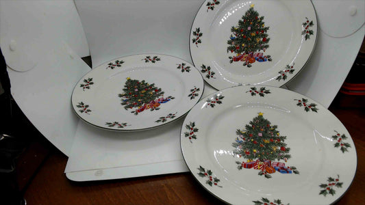 Gibson Everyday Christmas Tree Dinner Plates — Set of 3, 10" Holly & Berry Pattern
