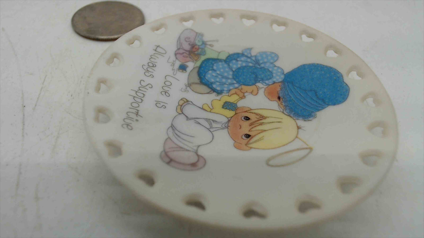 Enesco Precious Moments "Love Is Always Supportive" Miniature Reticulated Plate — 2.5", 1993, Made in China