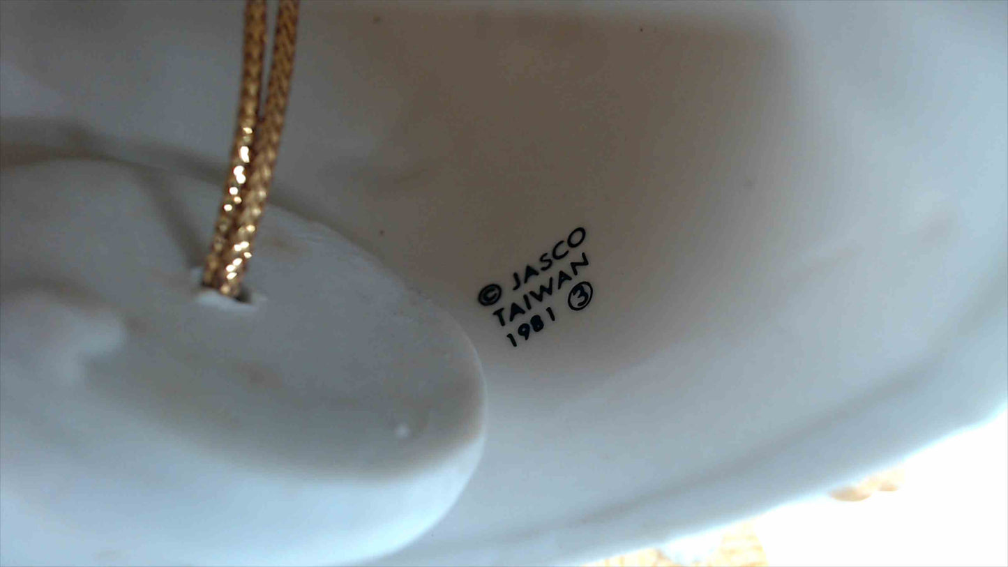 Jasco 1981 Porcelain Bell Ornament – Girl with Bouquet & Hummingbirds – Taiwan – Flower Clapper