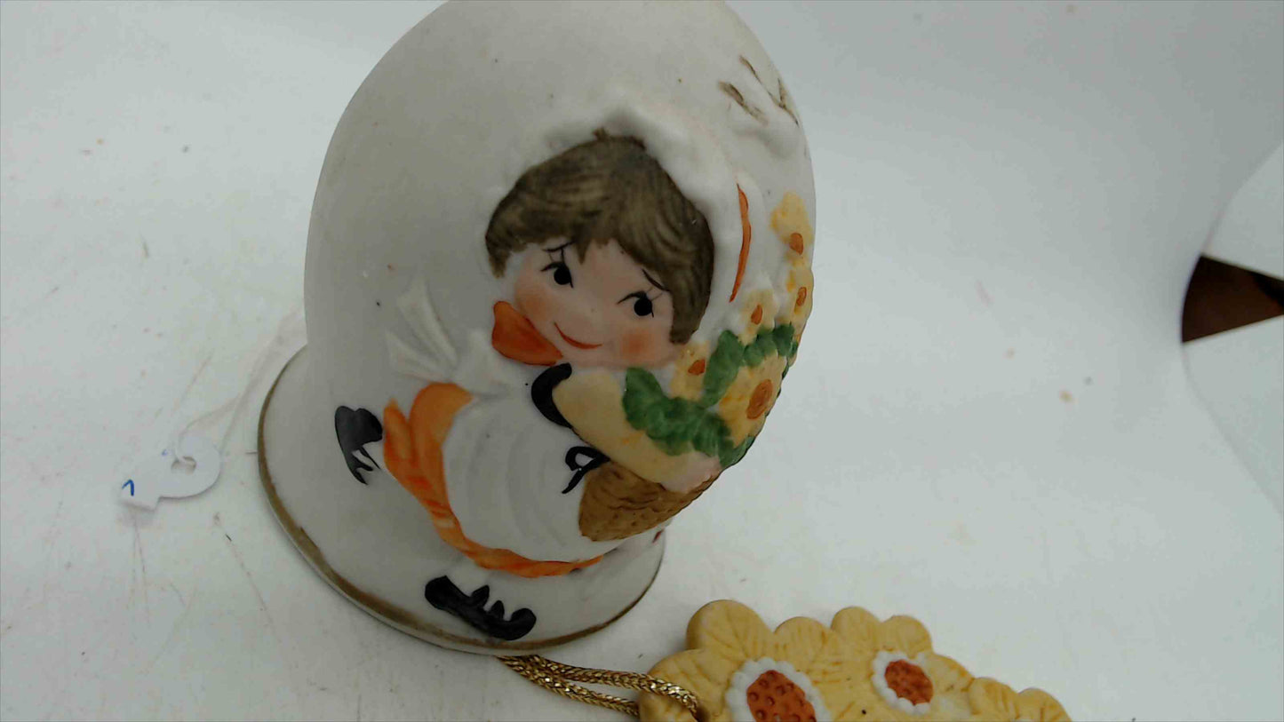 Jasco 1981 Porcelain Bell Ornament – Girl with Bouquet & Hummingbirds – Taiwan – Flower Clapper